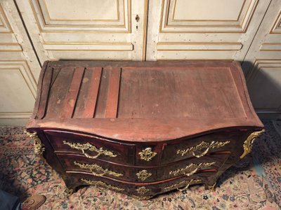 Commode d époque Louis XV en marqueterie estampillée HEDOUIN 