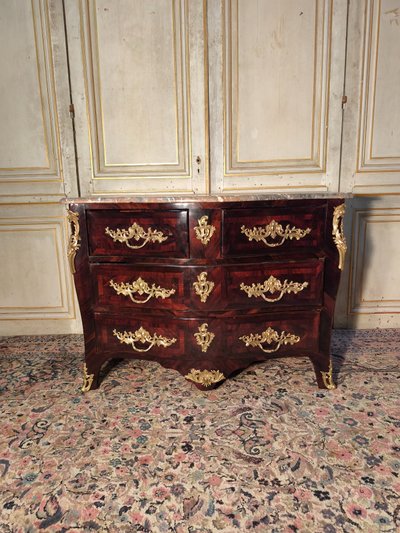 Commode d époque Louis XV en marqueterie estampillée HEDOUIN 