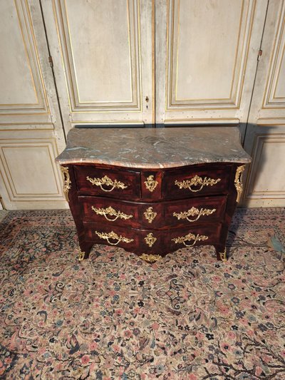 Commode d époque Louis XV en marqueterie estampillée HEDOUIN 