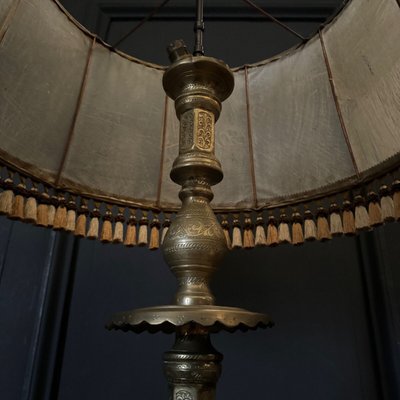 Lampada da terra orientale in ottone, inizio XX secolo