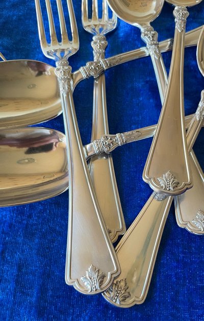 6 place settings.