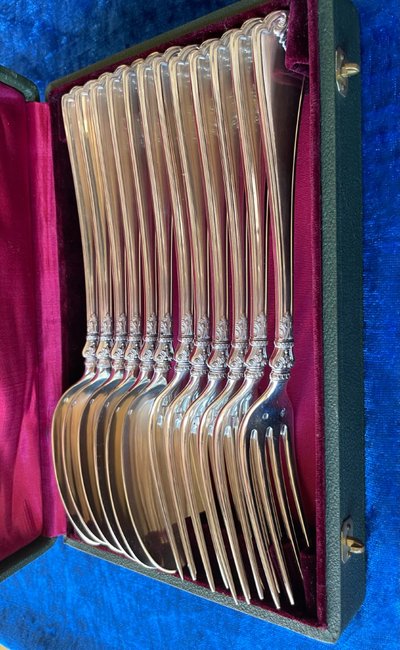 6 place settings.