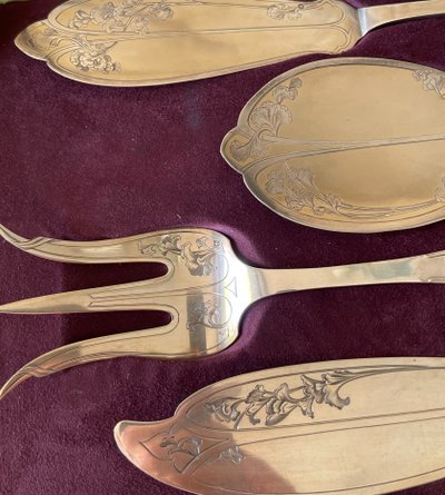2 Art Nouveau serving cutlery.