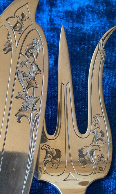 2 Art Nouveau serving cutlery.