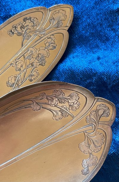 2 Art Nouveau serving cutlery.