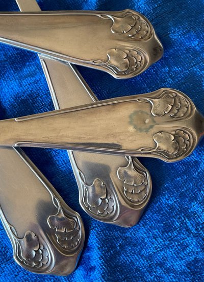 2 Art Nouveau serving cutlery.