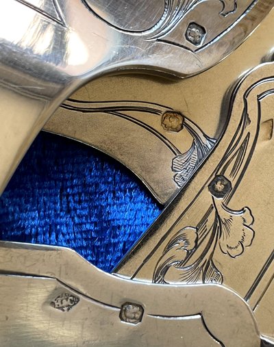 2 Art Nouveau serving cutlery.