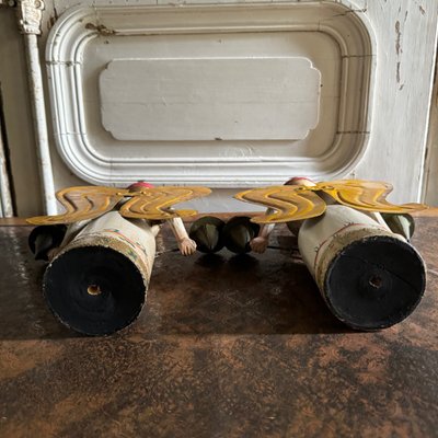 Coppia di applique in legno policromo su supporto in ferro battuto, 1950