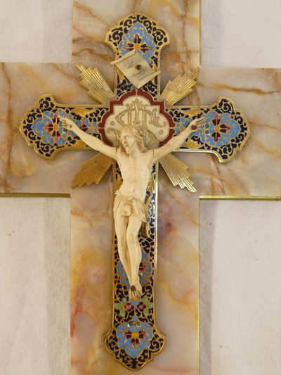 LARGE CRUCIFIX wall-mounted BENITIER in onyx and cloisonné gilt bronze 19th century