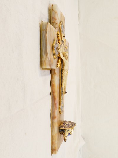 LARGE CRUCIFIX wall-mounted BENITIER in onyx and cloisonné gilt bronze 19th century