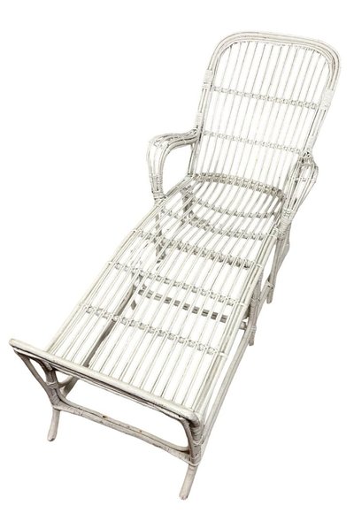 Transat ou chaise longue Vintage en rotin laqué blanc 1960's 