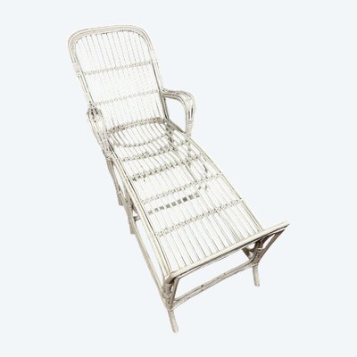 Transat ou chaise longue Vintage en rotin laqué blanc 1960's 
