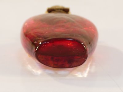 SALE o boccetta per profumo in vetro smaltato rosso, fine XIX secolo