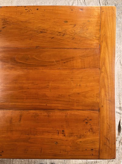 Country table in cherry and oak