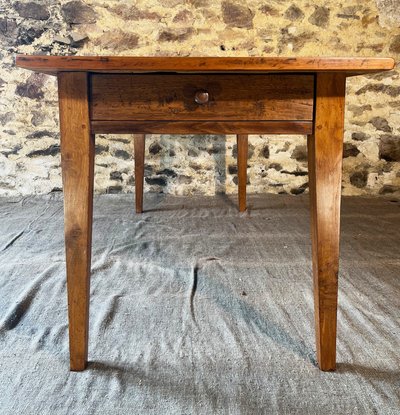 Country table in cherry and oak