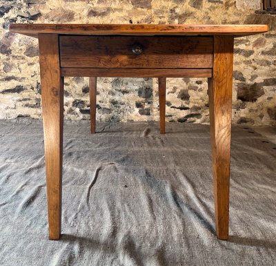 Country table in cherry and oak