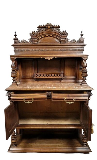Anrichte aus geschnitztem Nussbaumholz im Renaissancestil, um 1850