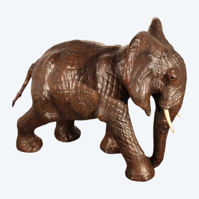  Éléphant des années 1970 en cuir