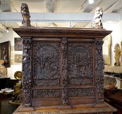 Flämischer Renaissance-Eichenschrank mit geschnitzten Karyatidenplatten, Cluny, 16. Jahrhundert
