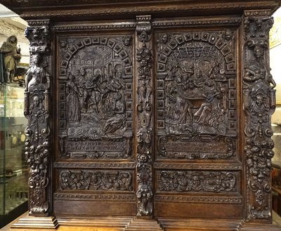 Flämischer Renaissance-Eichenschrank mit geschnitzten Karyatidenplatten, Cluny, 16. Jahrhundert