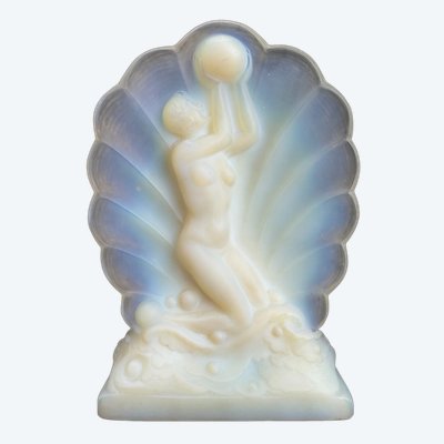 Art-Deco-Skulptur aus opaleszierendem Glas
