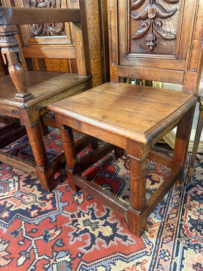 SET OF RENAISSANCE ARMCHAIRS AND CHAIRS