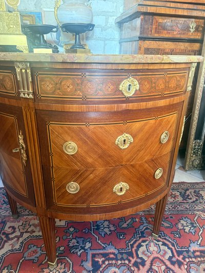 COMMODE DEMI LUNE DE STYLE LOUIS XVI