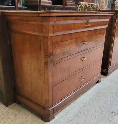 commode a doucine époque Louis Philippe en noyer 