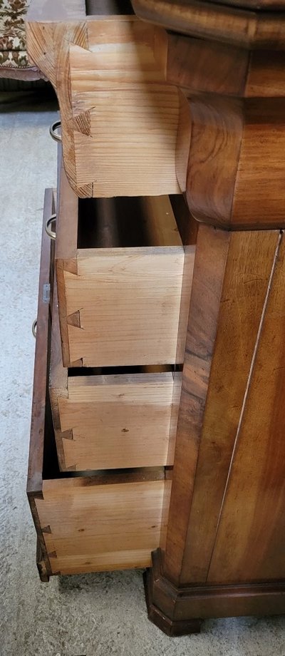 commode a doucine époque Louis Philippe en noyer 
