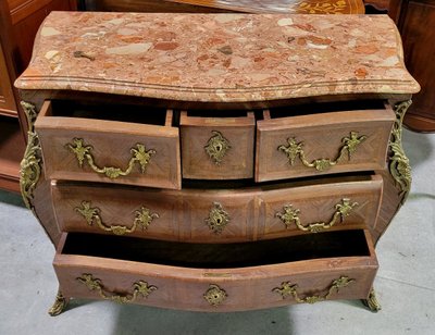 Magnifique Commode galbée style Louis XV en marquèterie de bois précieux