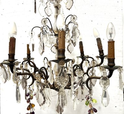 Lampadario in stile Luigi XV con pendenti e frutta in vetro colorato XX secolo