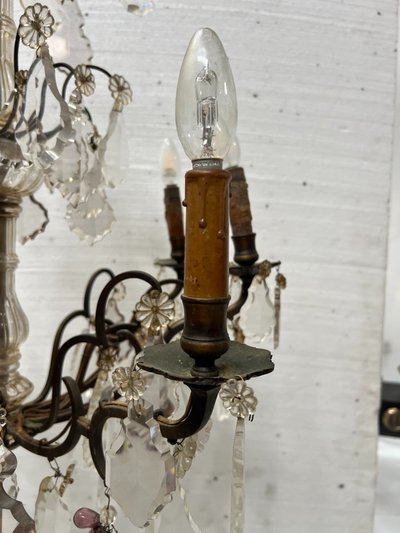 Lampadario in stile Luigi XV con pendenti e frutta in vetro colorato XX secolo