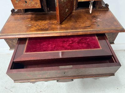 Bureau a gradins en bois décoré de pyrogravures XIX siècle