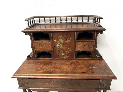 Bureau a gradins en bois décoré de pyrogravures XIX siècle