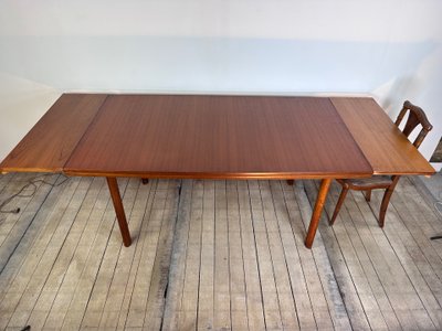 Table a allonges de style scandinave en teck fabrication française 1960
