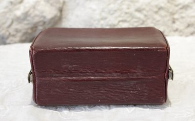 Reise-Necessaire aus Leder mit einem abgeschrägten Spiegel um 1900