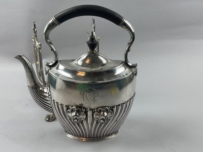 Samowar aus versilbertem Metall englischer Stil