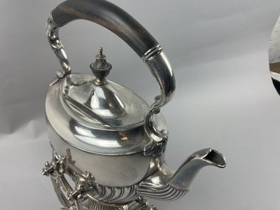 Samowar aus versilbertem Metall englischer Stil