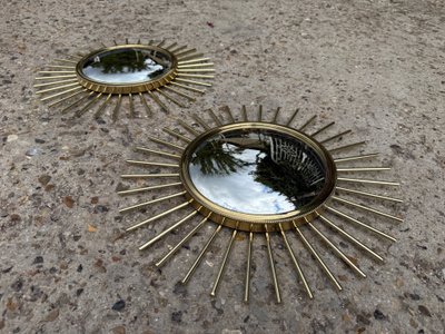 Paire de miroirs soleil / sorcière en laiton et métal doré XXème