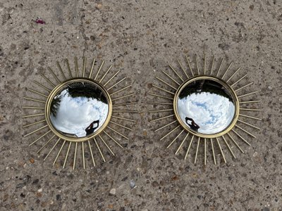 Paire de miroirs soleil / sorcière en laiton et métal doré XXème