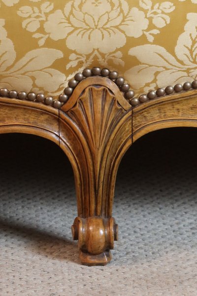 LIT LOUIS XV EN NOYER SCULPTE 