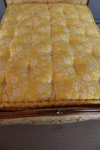 LIT LOUIS XV EN NOYER SCULPTE 