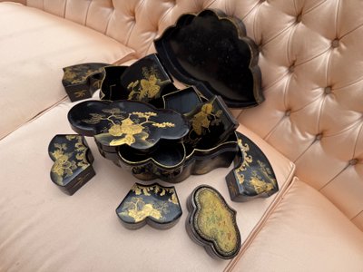 Nähkästchen aus lackiertem Holz in Form eines Schmetterlings, China, Kanton XIX.