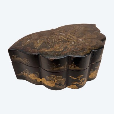 Nähkästchen aus lackiertem Holz in Form eines Schmetterlings, China, Kanton XIX.