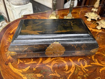 Chinese lacquer wig box, 18th century