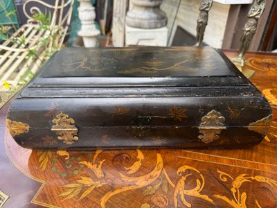 Chinese lacquer wig box, 18th century