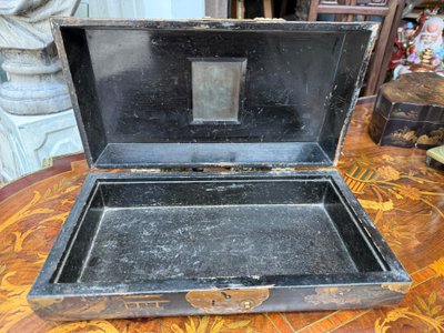 Chinese lacquer wig box, 18th century