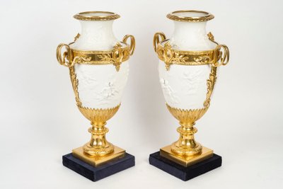 Paire de vases en biscuit de sèvres montées lampes, fin XIXème siècle 