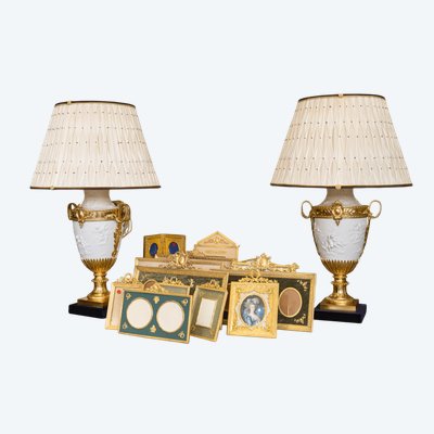 Paire de vases en biscuit de sèvres montées lampes, fin XIXème siècle 