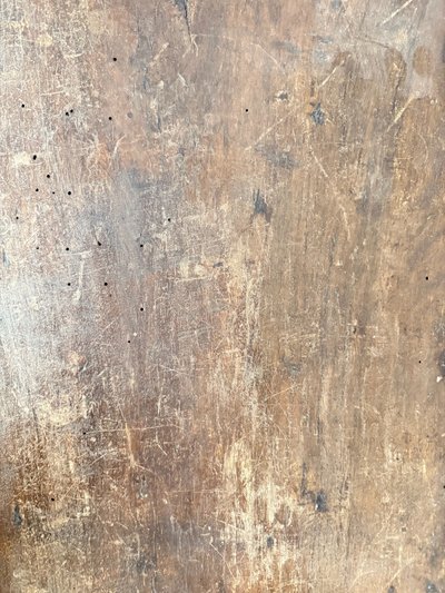 Petite table ancienne en noyer et châtaignier, XVIIIe siècle, 82x62cm